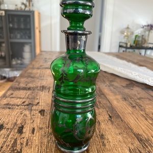 VINTAGE BOHEMIAN EMERALD GREEN GLASS DECANTER WITH STOPPER